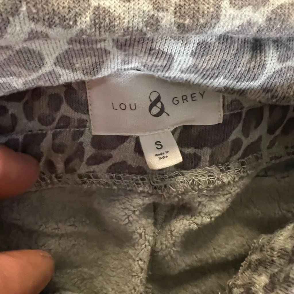 Lou & Grey leopard print fluffy fleece sweatshirt XS jogger sweatpants S set Size undefined - Image 6