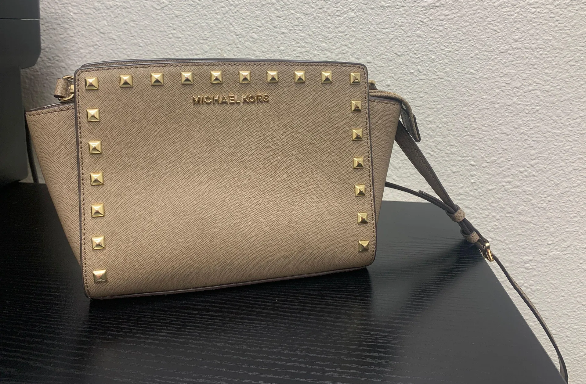 Michael Kors Crossbody Handbag - Image 2