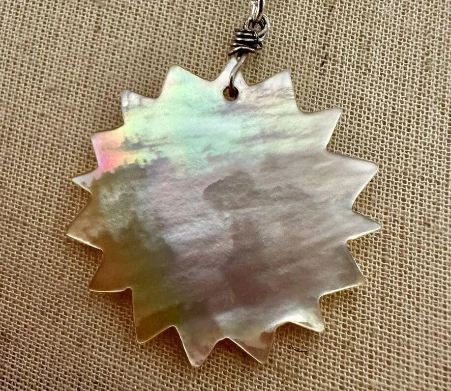 Vintage carved sterling wire Mother of Pearl Flower Pendant - Image 4