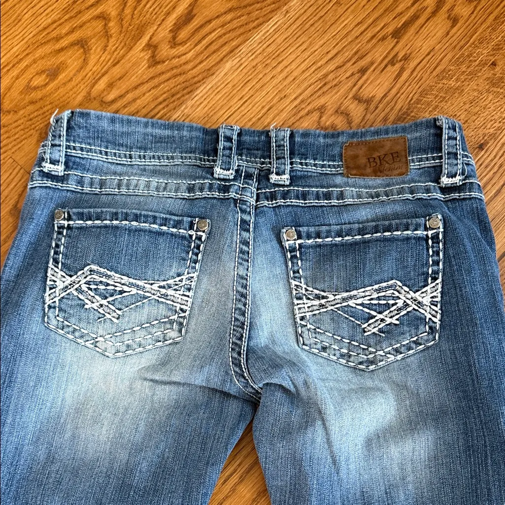 BKE Sabrina Bootcut Jeans Medium Wash Distressed Contrast Stitch Size 30 - Image 7