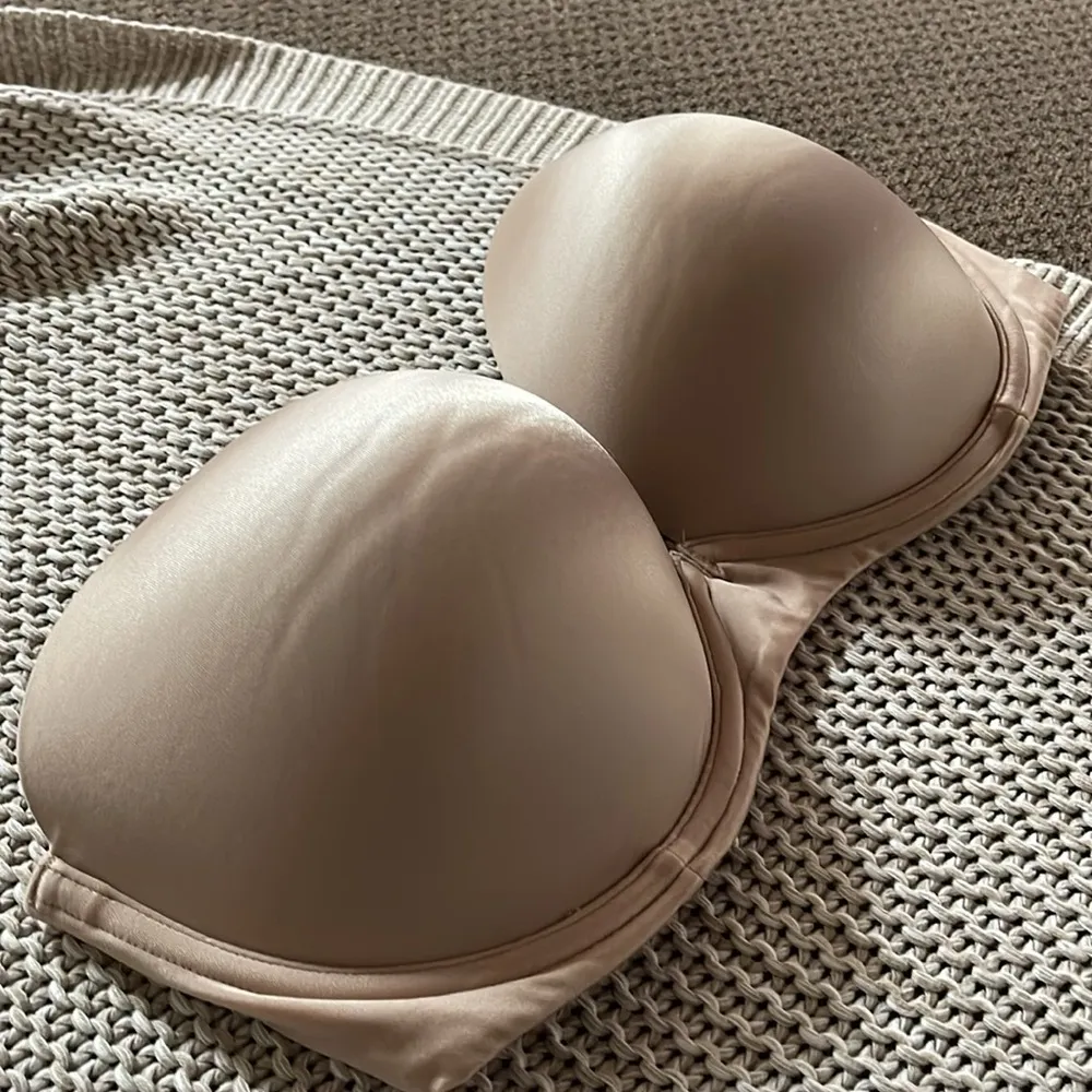 Victoria Secret strapless bra size 36DD - Image 2