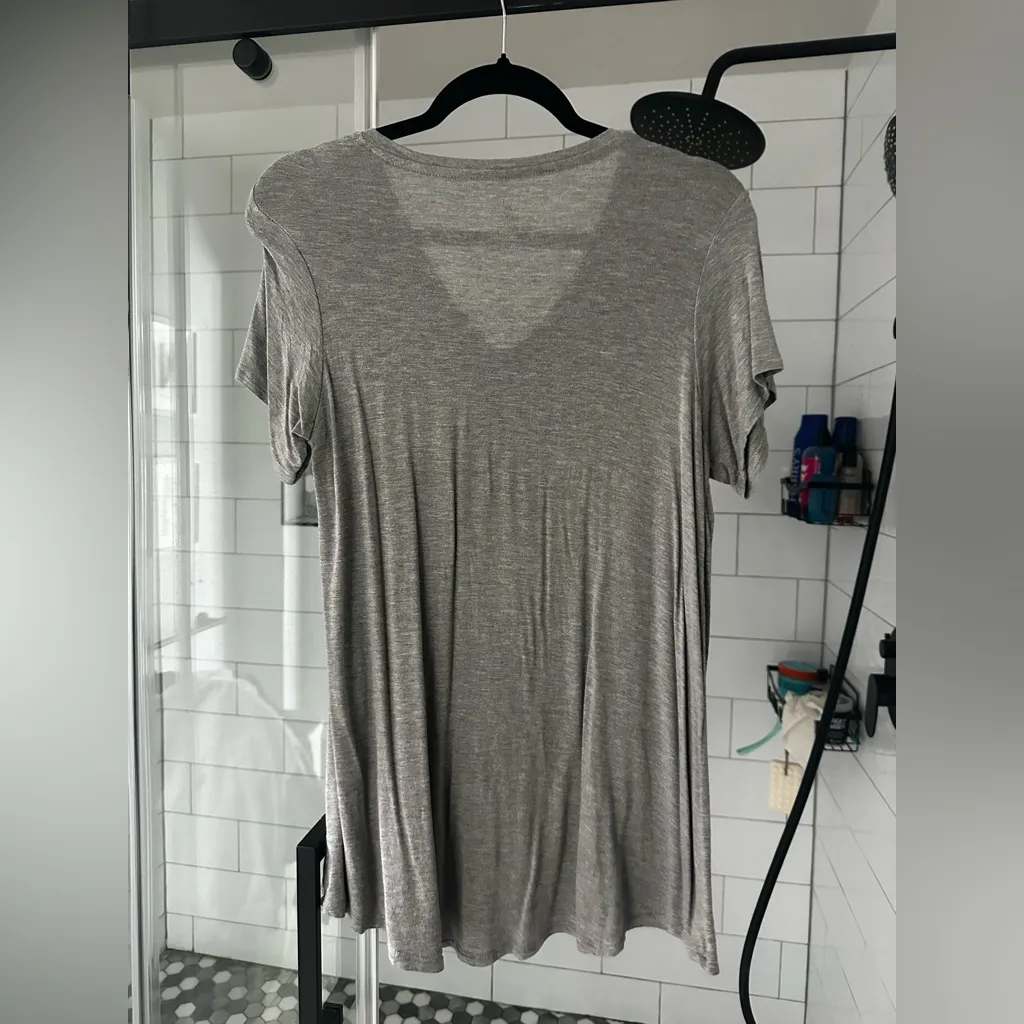 HUE Heather Gray Short Sleeve V-Neck Top - Image 2