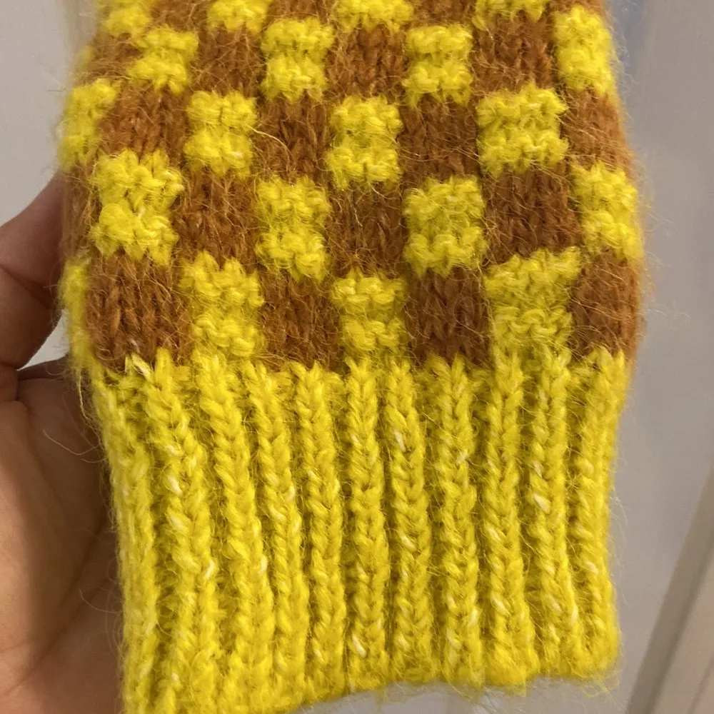 ZARA Sweater size M length 19” bust 48” see photos for colors front buttons - Image 4