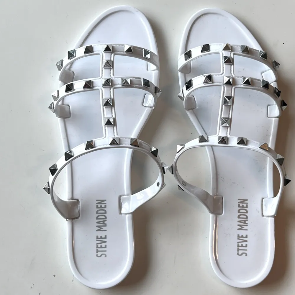 Steve Madden Steer Studded Jelly Sandals White Size 8 Vacation Pool Beach Cruise - Image 5