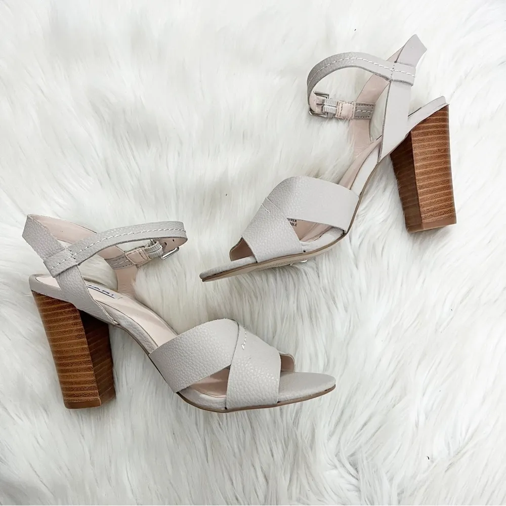 Tahari Marianne Tan / Nude Leather Sandals heels - Image 7