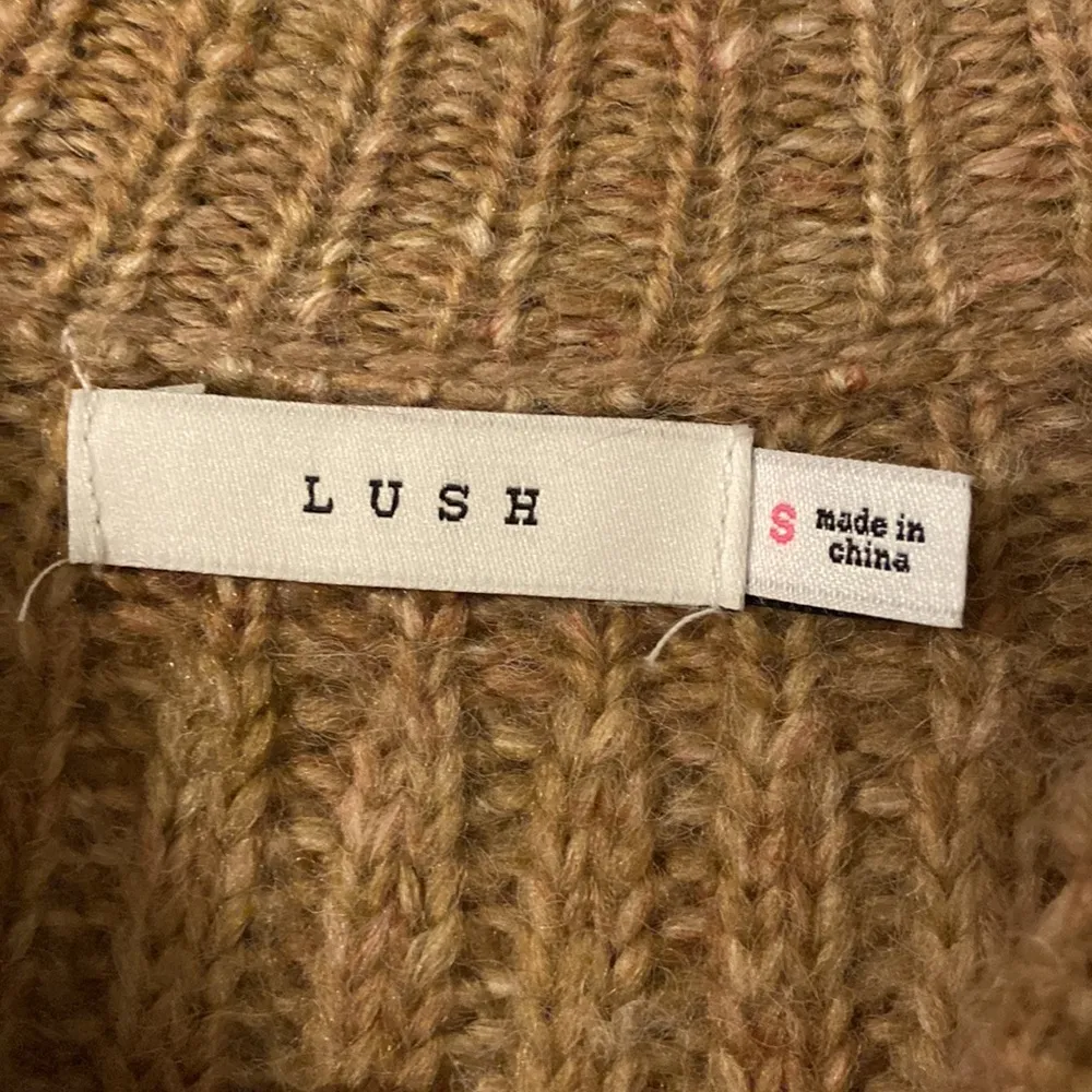 LUSH Sweater size S excellent condition so beautiful sweater mocha pink color - Image 3