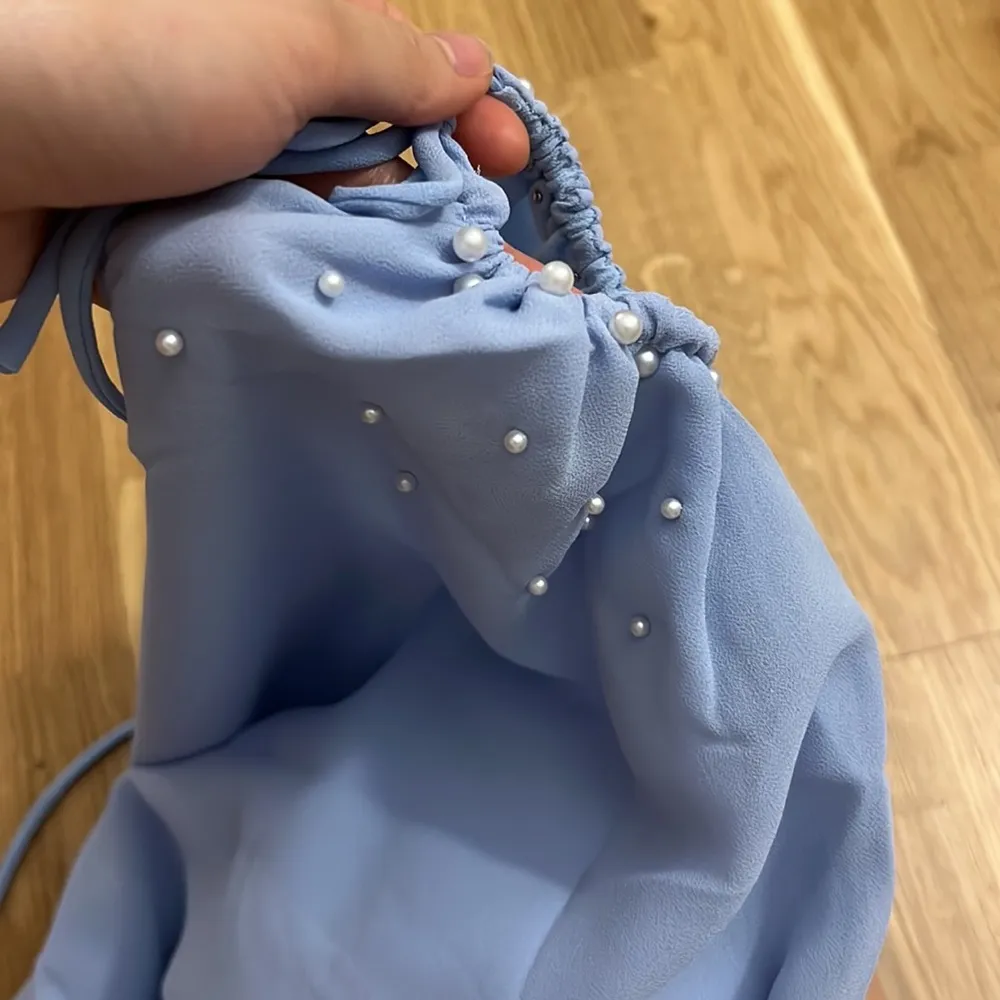 SKIRT NWOT Guizio Pearl Keyhole MIDI SKIRT in baby Blue - Image 7