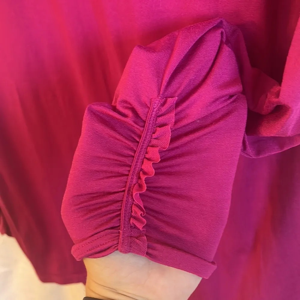 Spanx Long Sleeve Ruched Nylon and Spandex Stretch Athletic Top - Image 3