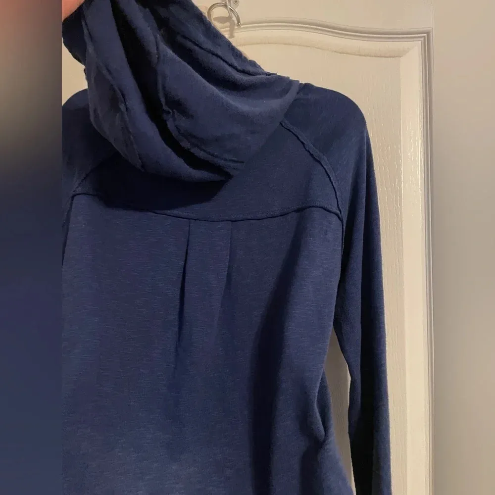Roxy Lightweight Hooded Blue Sweatshirt Size Medium - Image 5