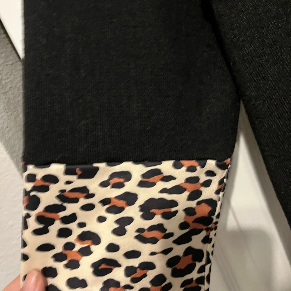 Shein black with leopard detail tunic size 1xl - Image 5