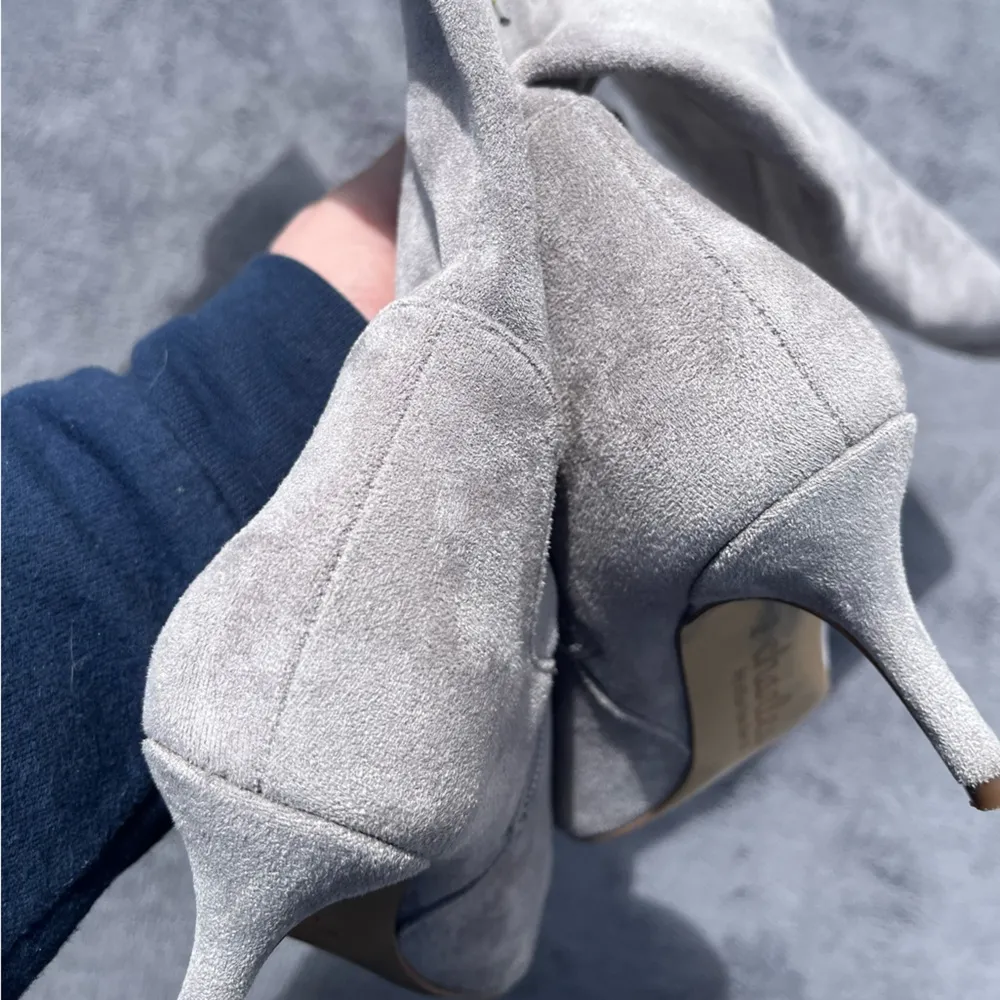 🔥 Charles David High Heeled Boots Size 6 - Image 4