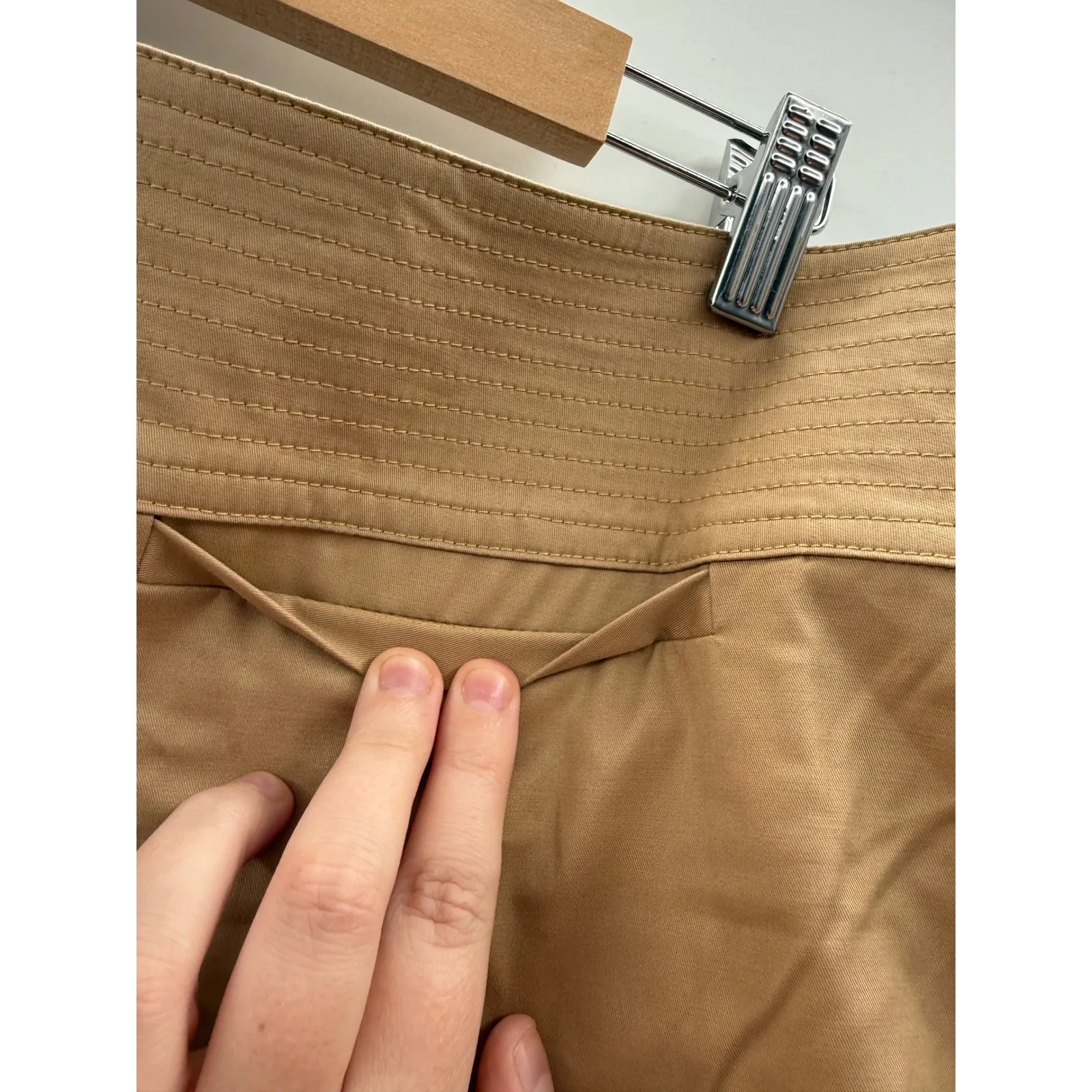 Tory Burch Shorts Size 12 Tan Stretch Waistband Pleated‎ Casual Lightweight Chic - Image 9