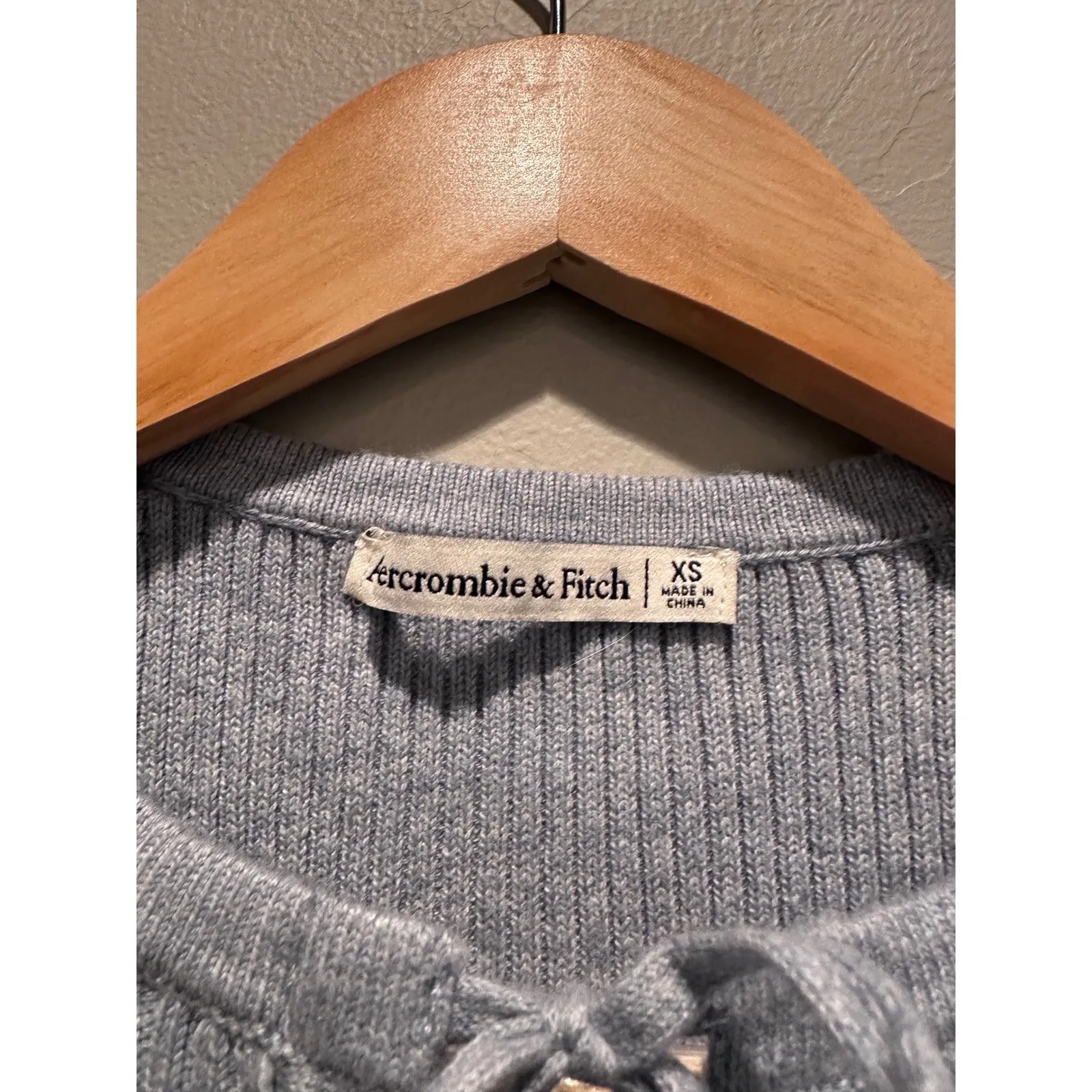 Abercrombie & Fitch Blue Tie Front V-Neck Sweater Vest Size XS NWT - Image 5