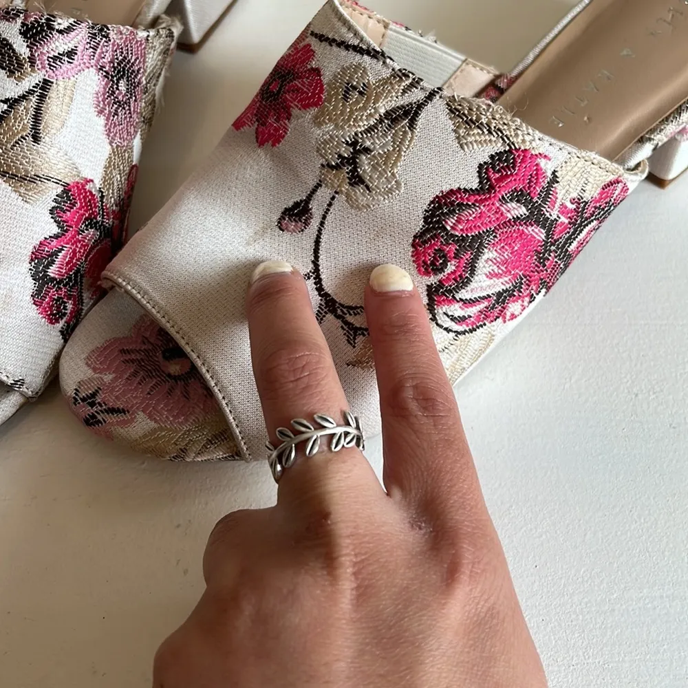 Kelly & Katie Amour Brocade Floral Slip On Mules Size 8 - Image 10