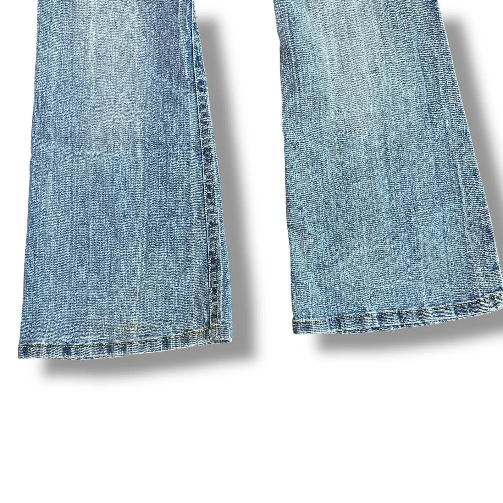 L.E.I. Ashley Low Rise Flare Jeans Women’s Sz 9 Light Wash Y2K 2000s Retro Denim Blue - Image 8
