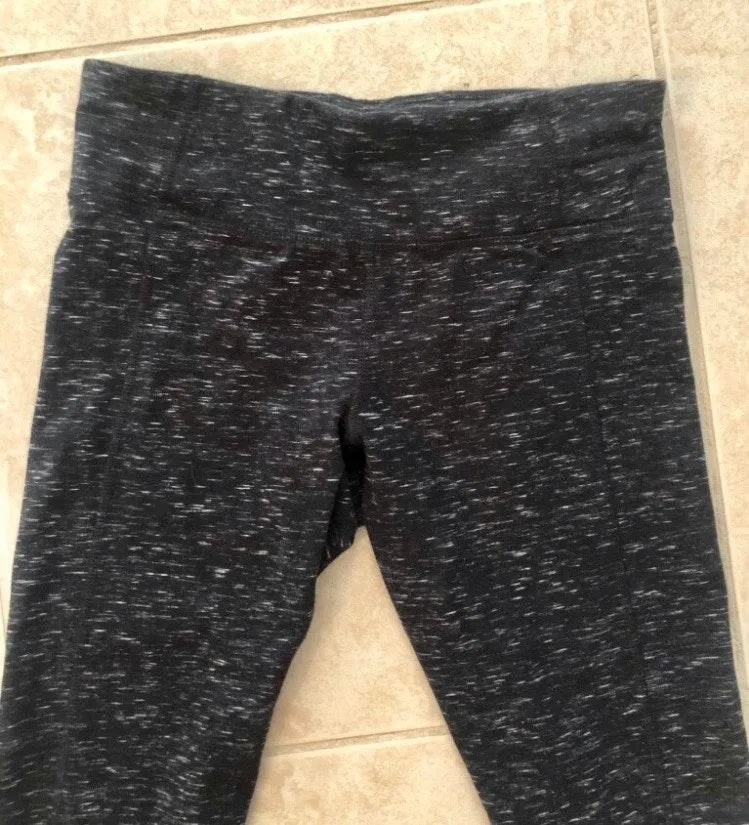 NWOT  cropped athletic pants. Sz M - Image 3