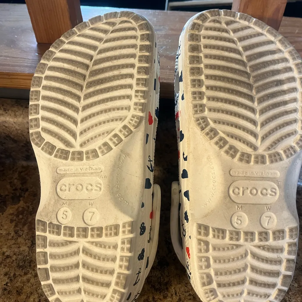 Crocs Classic Anchor‎ Print Clogs W7 M5 - Image 4