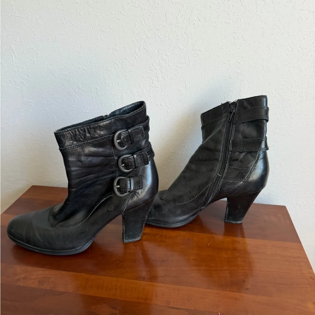 Born Black Leather Buckle Accent Heeler Ankle Booties Womens 8 Grunge Biker - Image 2