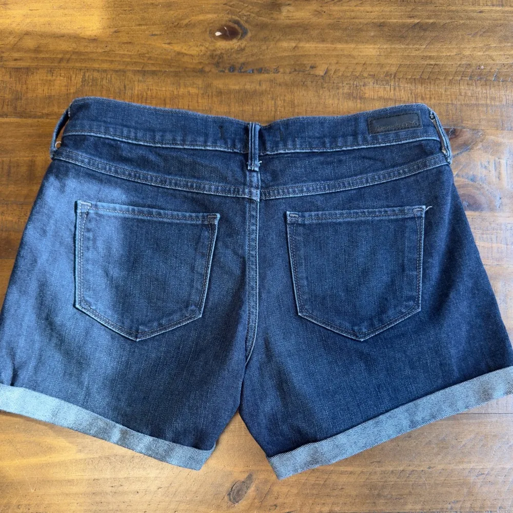 NWOT Abercrombie and fitch a&f women’s dark wash denim shorts size 25 - Image 4