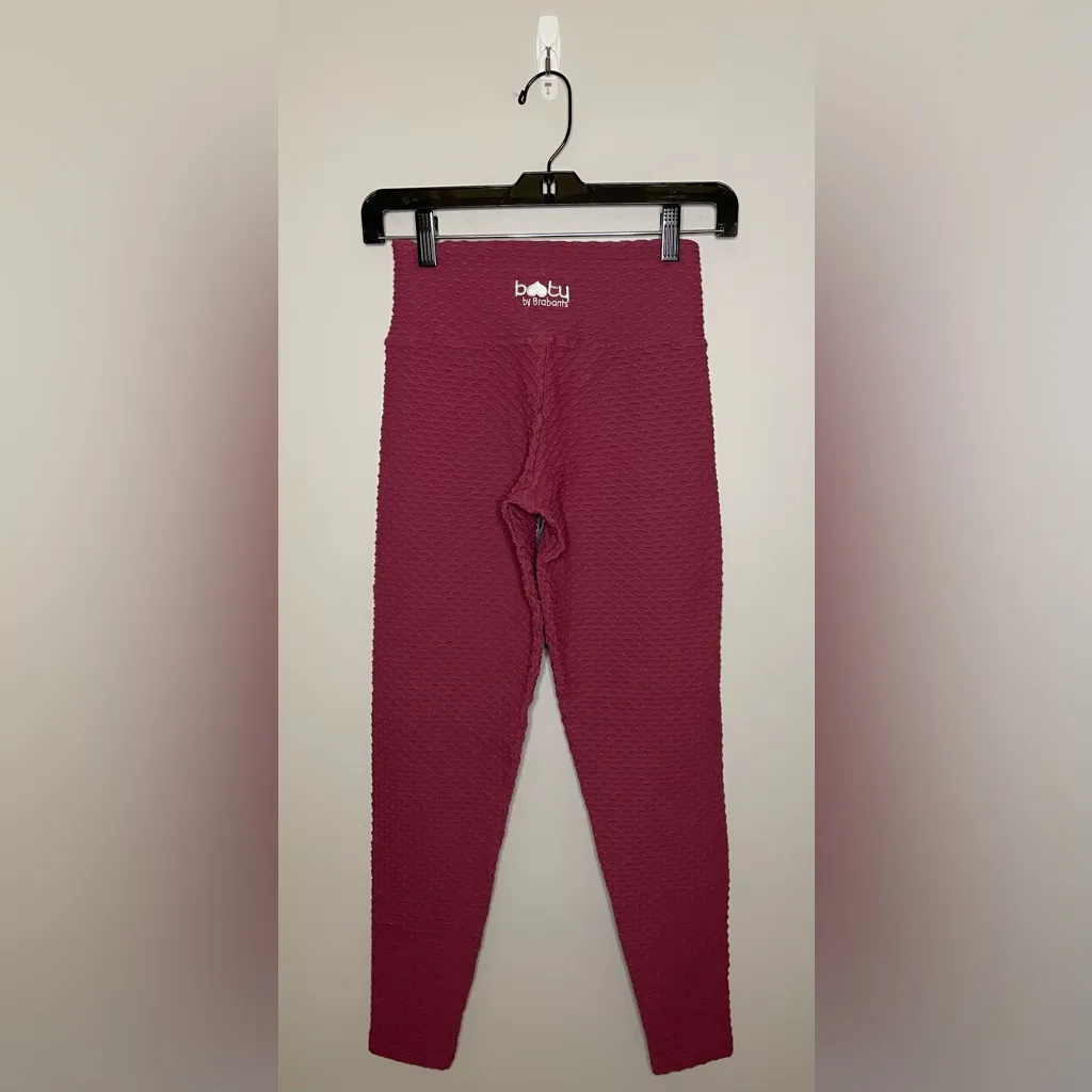 Booty by Brabants Seamless Leggings, Magenta, One Size, EUC - Image 3
