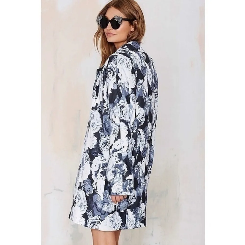 The Fifth Label • NWT Floral Walking Home Coat - Image 3