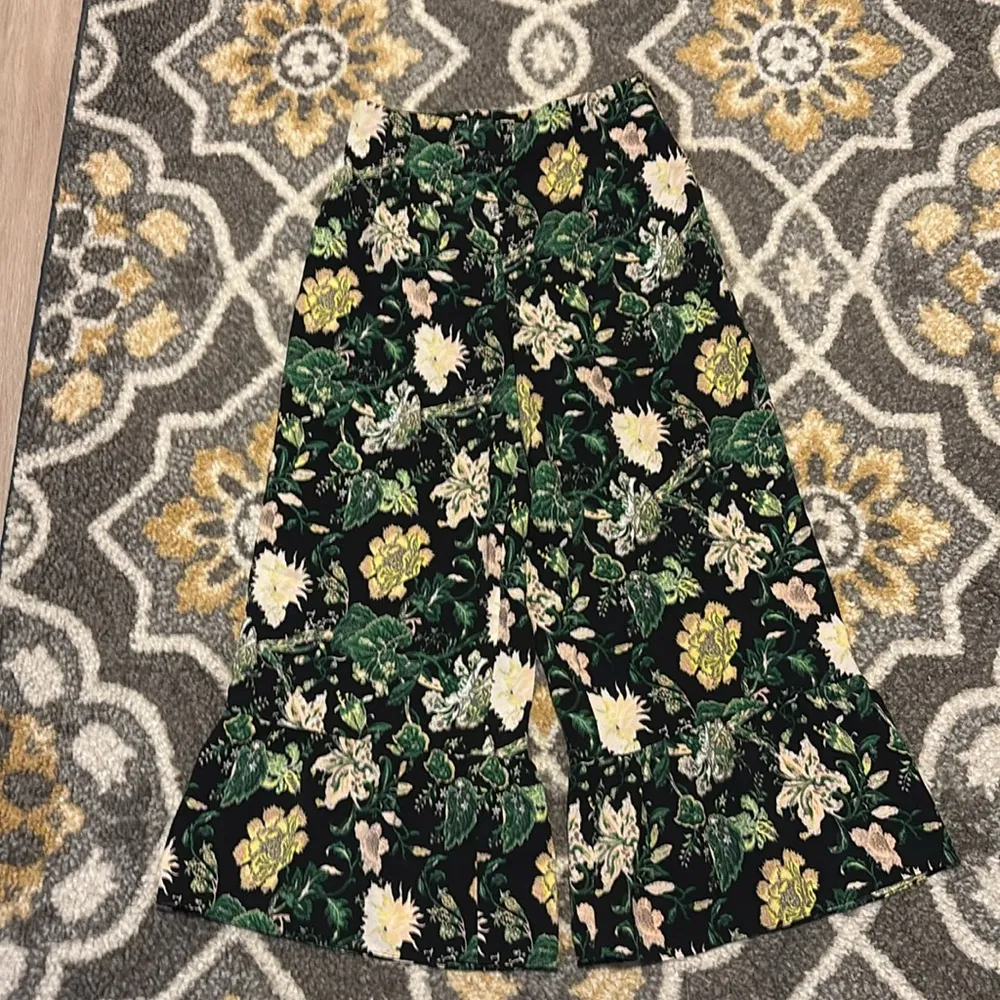 Club Monaco Floral Culottes Size 0 - Image 2