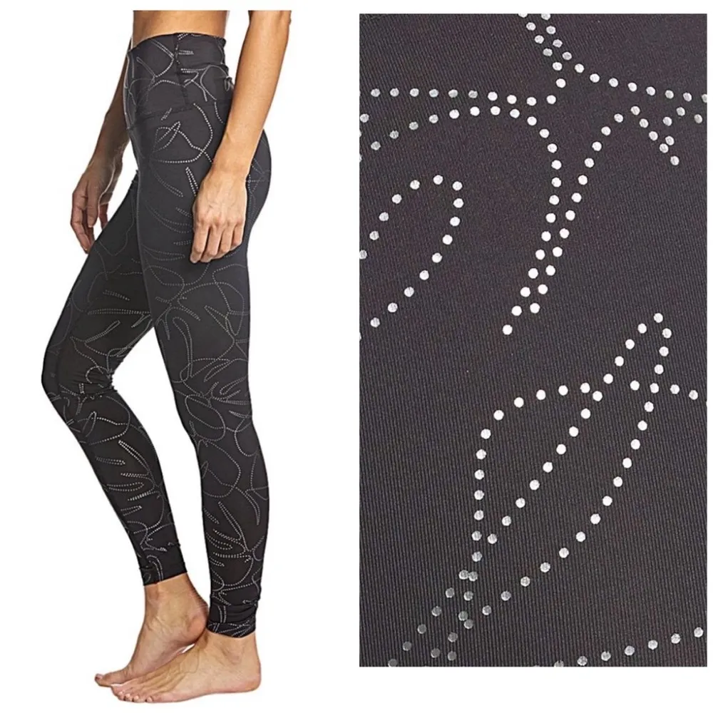 Beyond Yoga Limited Edition Flashback High-Rise
Midi Leggings in Monstera Leaf S - Image 3