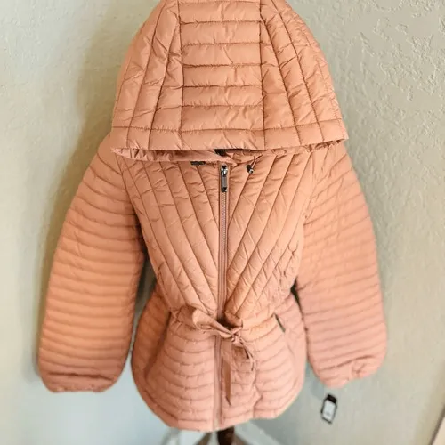 BCBGeneration Diagonal Seam Puffer Hooded Jacket Coral Pink Size Medium (8), NWT - Image 9