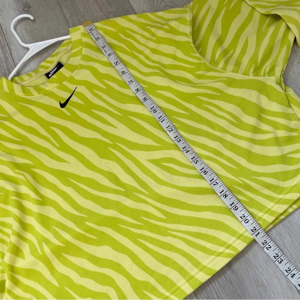 Nike Zebra Sweater womens Yellow (medium) icon clash neon crop athleisure retro - Image 5