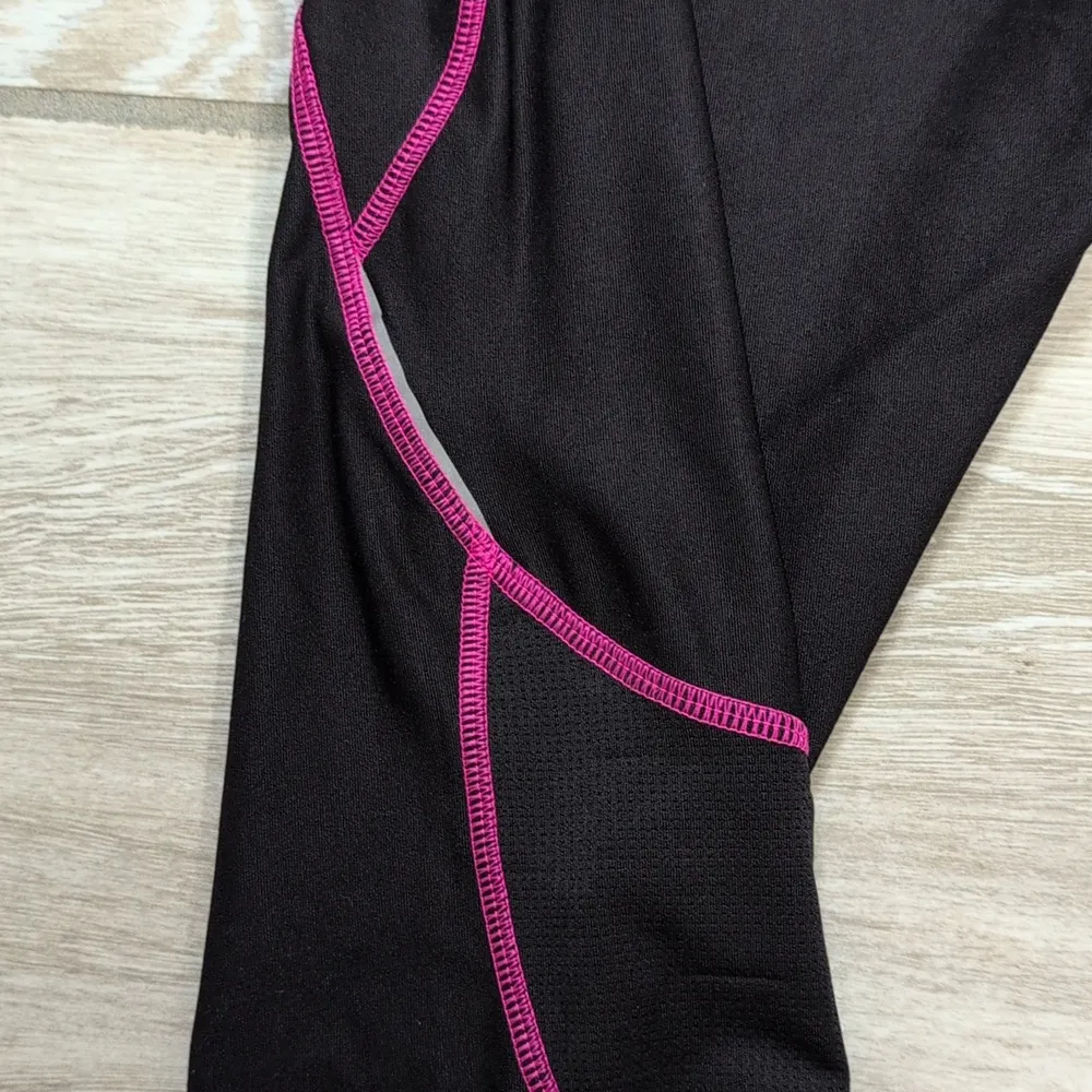 Avia Above Knee Capri Leggings | Avia Black And Pink Capri Leggings - Image 9