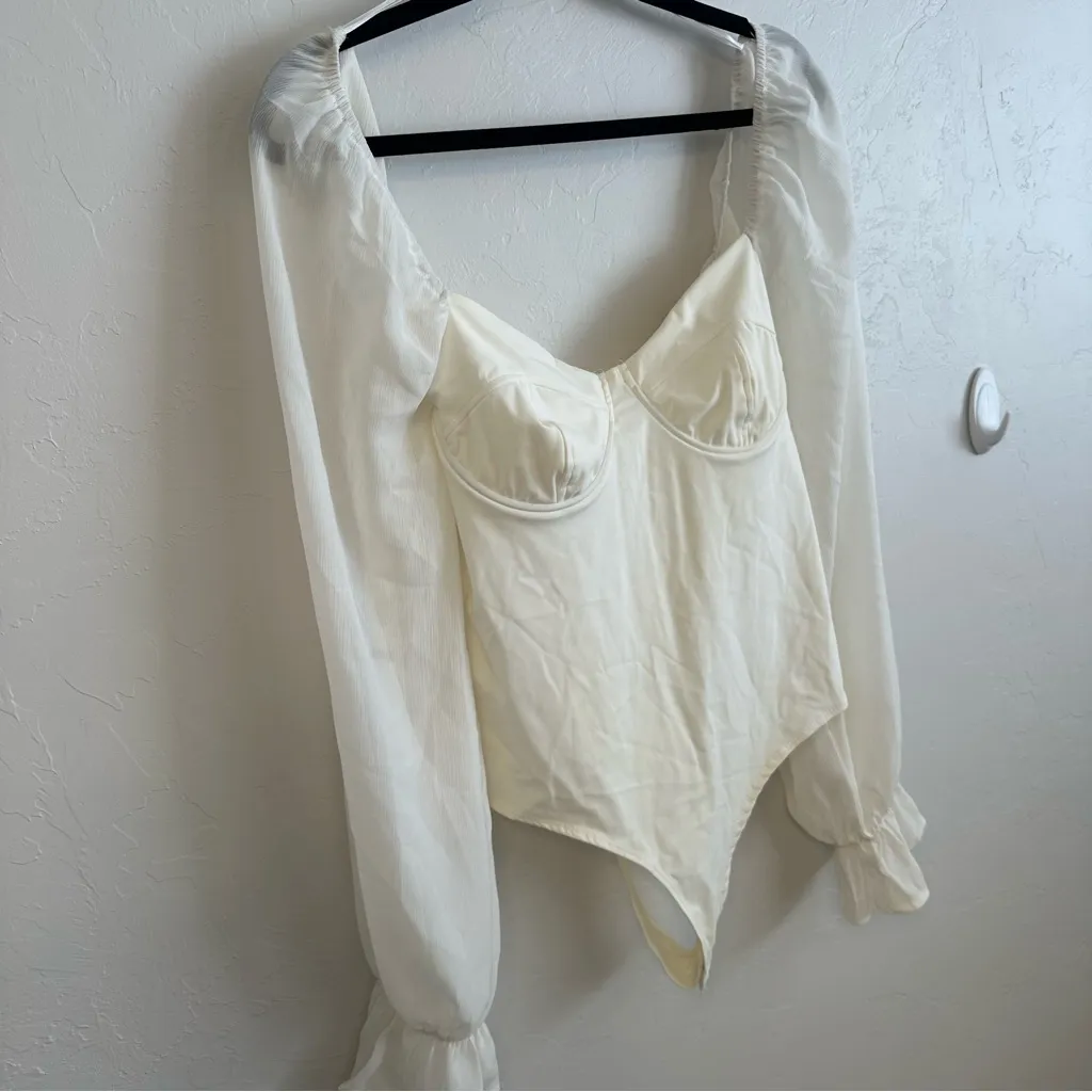 Le Lis Cream Puff Sleeve Bodysuit - Image 2
