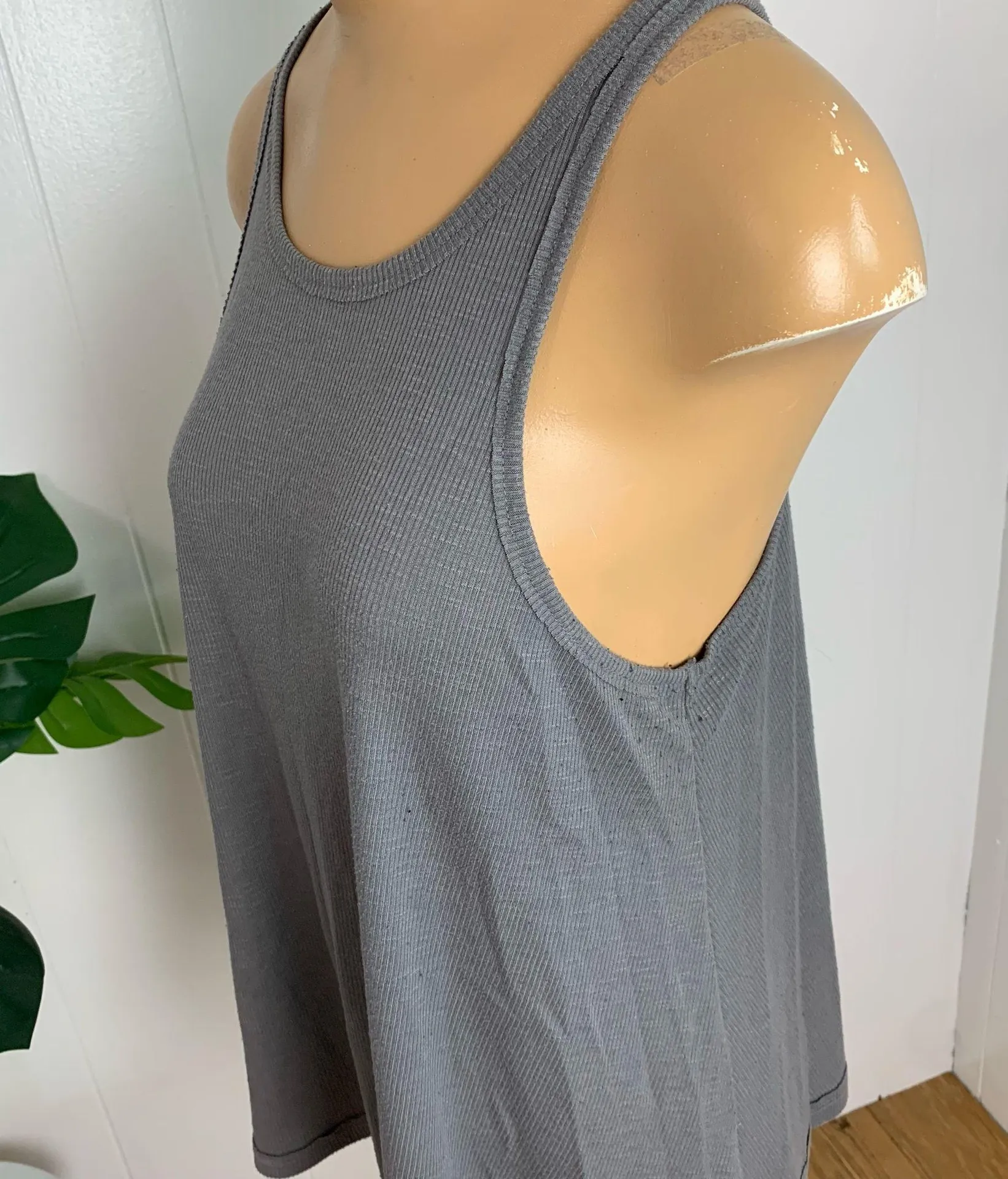 Free people Gray Ribbed Tank top loose fitting shirt racer back large - Image 4