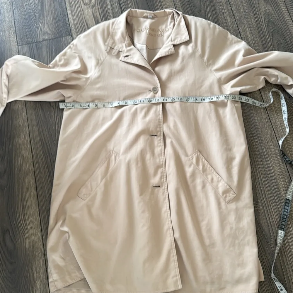 Four seasons London Stylish Beige Button - Image 14