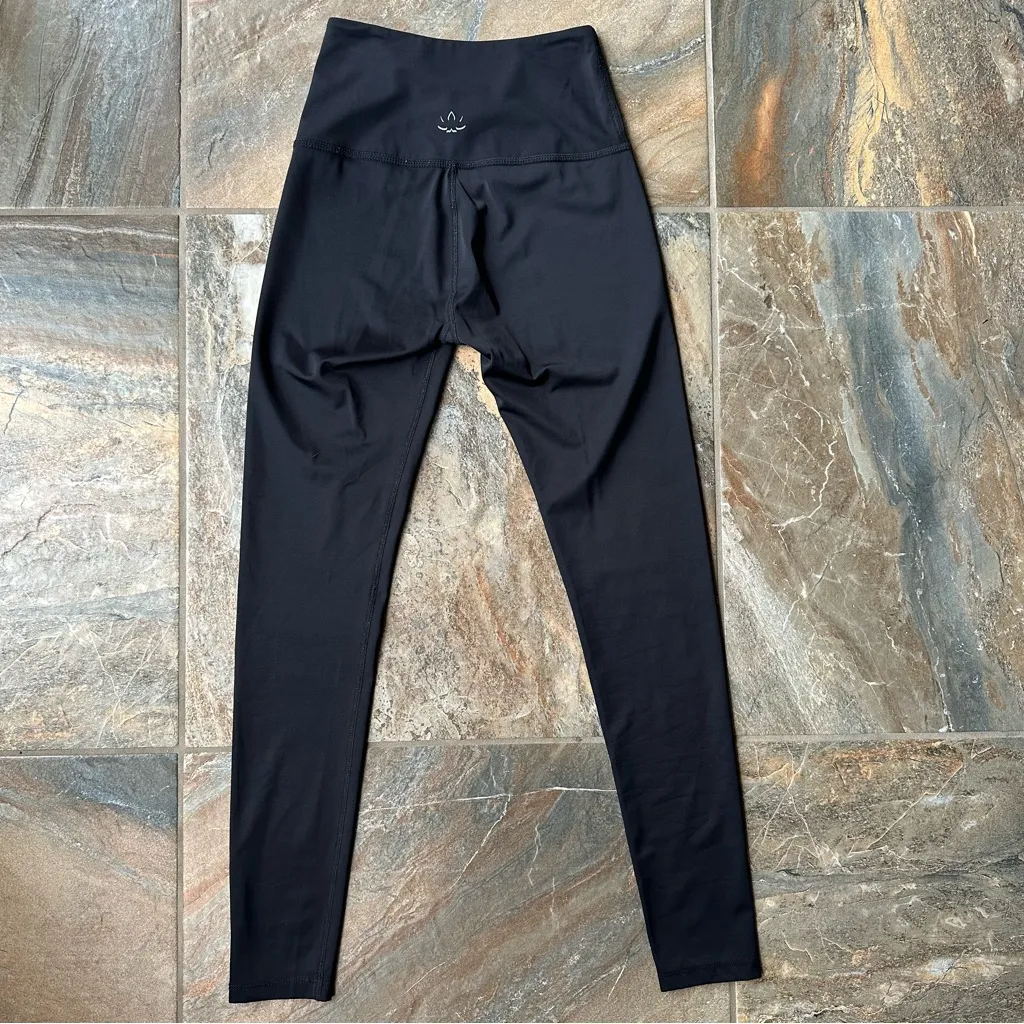 Beyond Yoga Compression Lux High Waisted Midi Legging Women's Size Small Black - Image 3