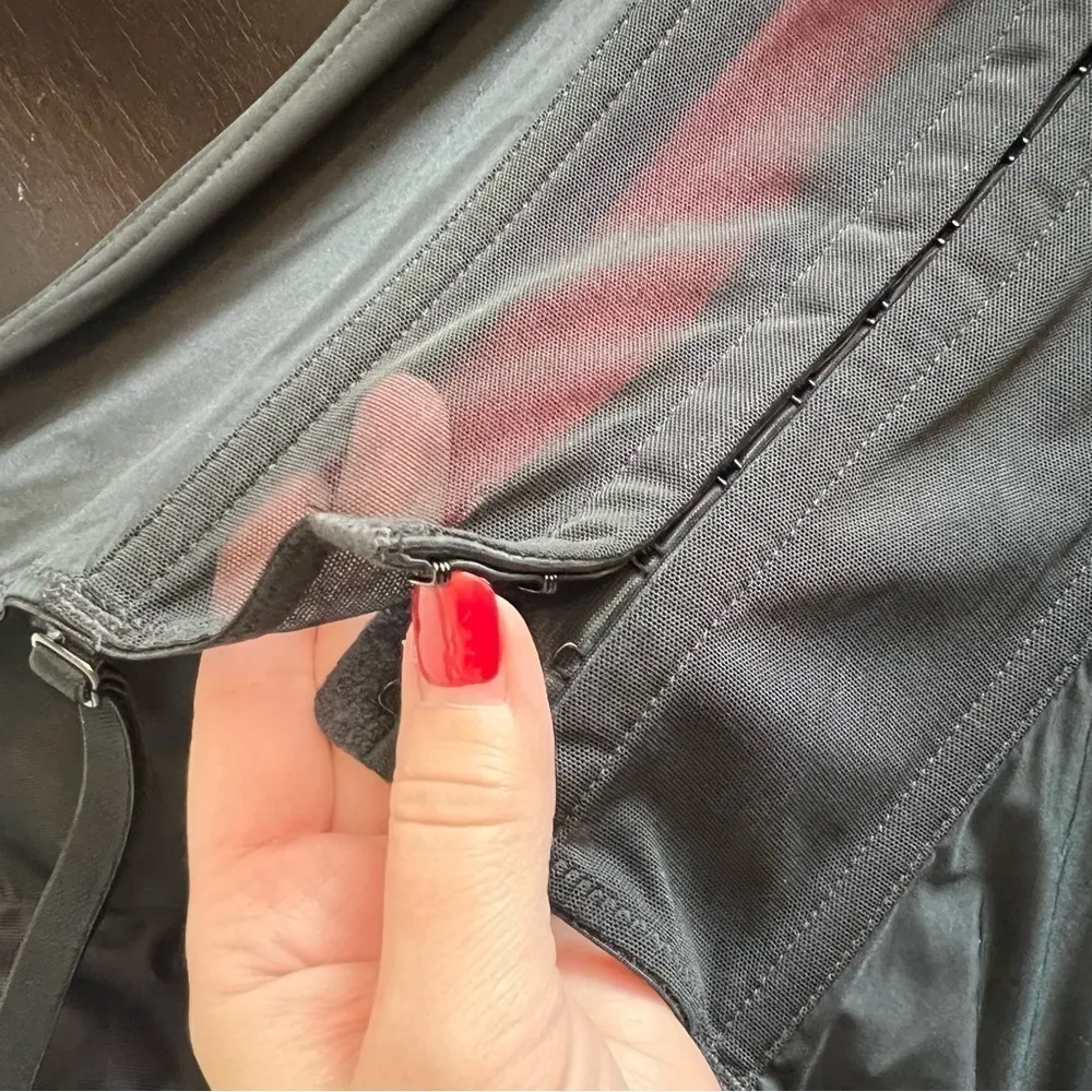 La Senza pinup mesh and lace corset bustiere, padded underwire, red & black, M - Image 14