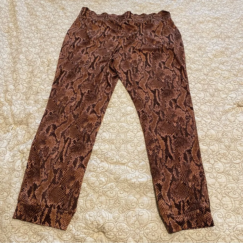 NWT Express Women’s Brown Snake Print Pants with Pockets Size Large - Image 5