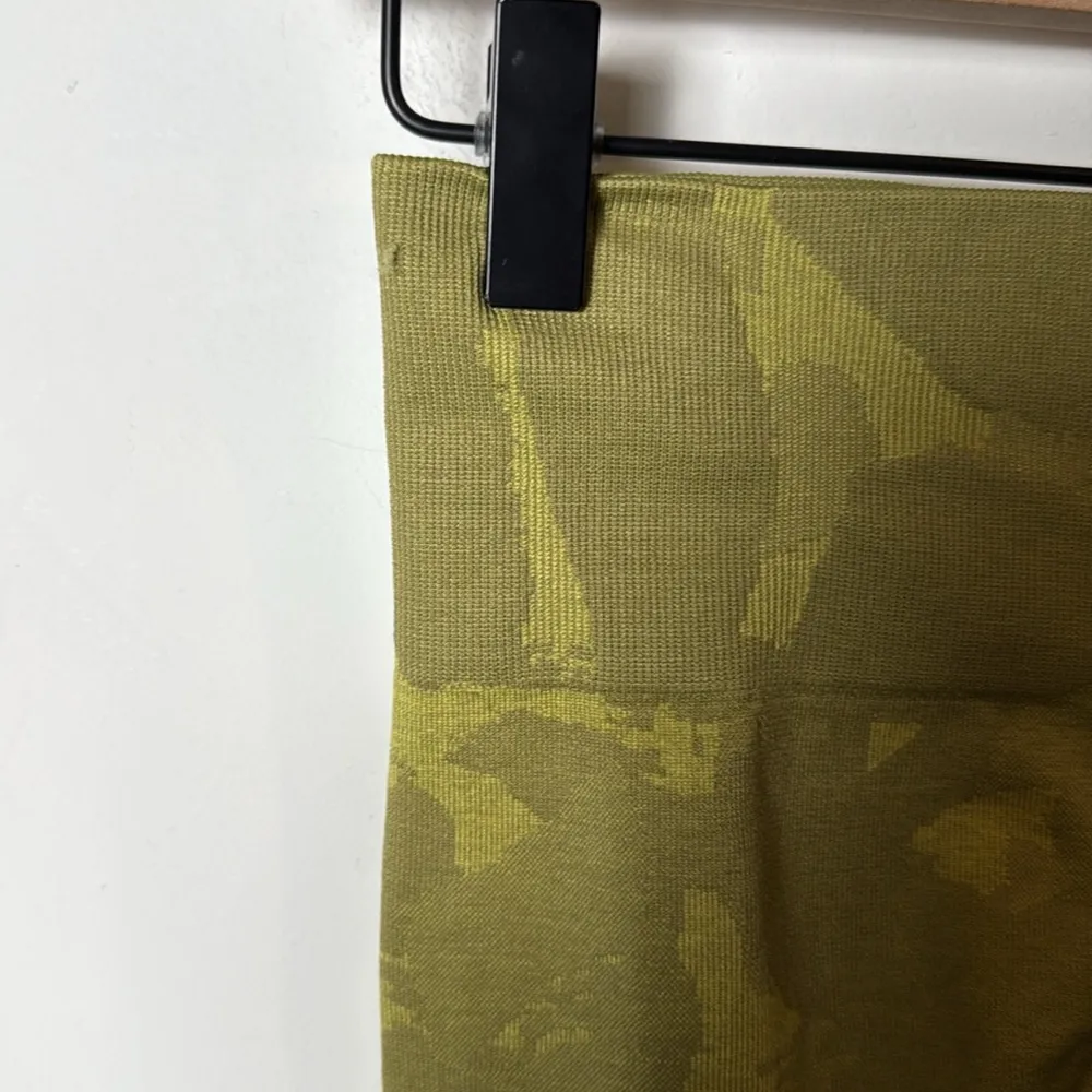 Gymshark Women Adapt Camo Seamless Leggings Savanna/Griffin Green Ruched detail - Image 9