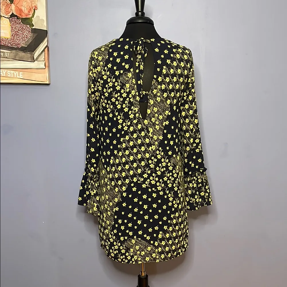 Le Lis Yellow and Blue Knee-Length Dress with Long Bell Sleeves Size Small - Image 5