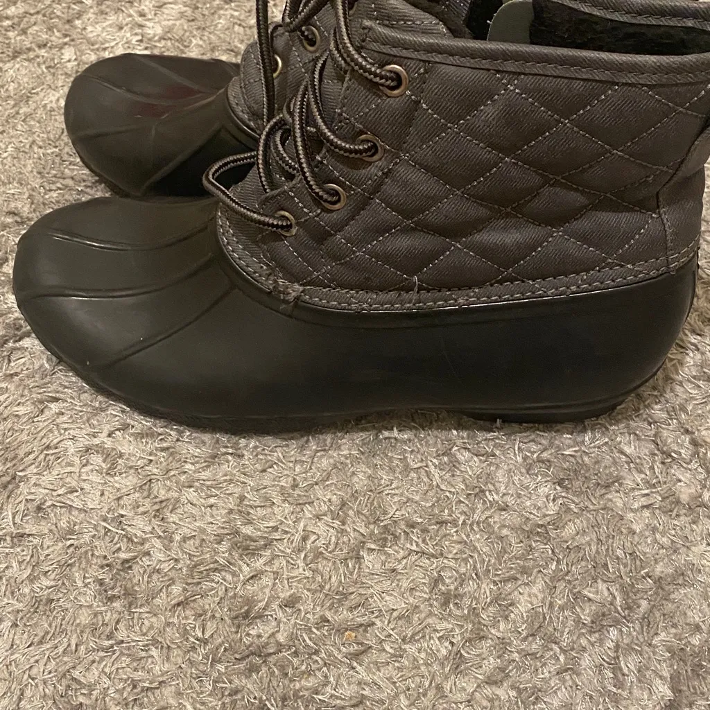 Stylish Black Quilted Women's Boots - Image 3