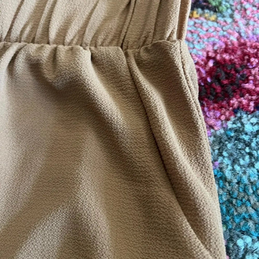 brand Brown shorts size medium - Image 5