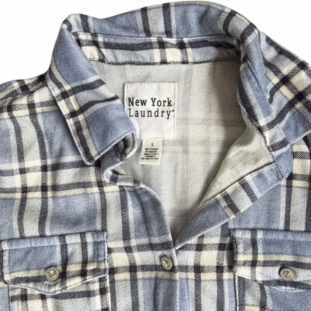 New York Laundry Light Blue Plaid Button-Up Top Size small - Image 3