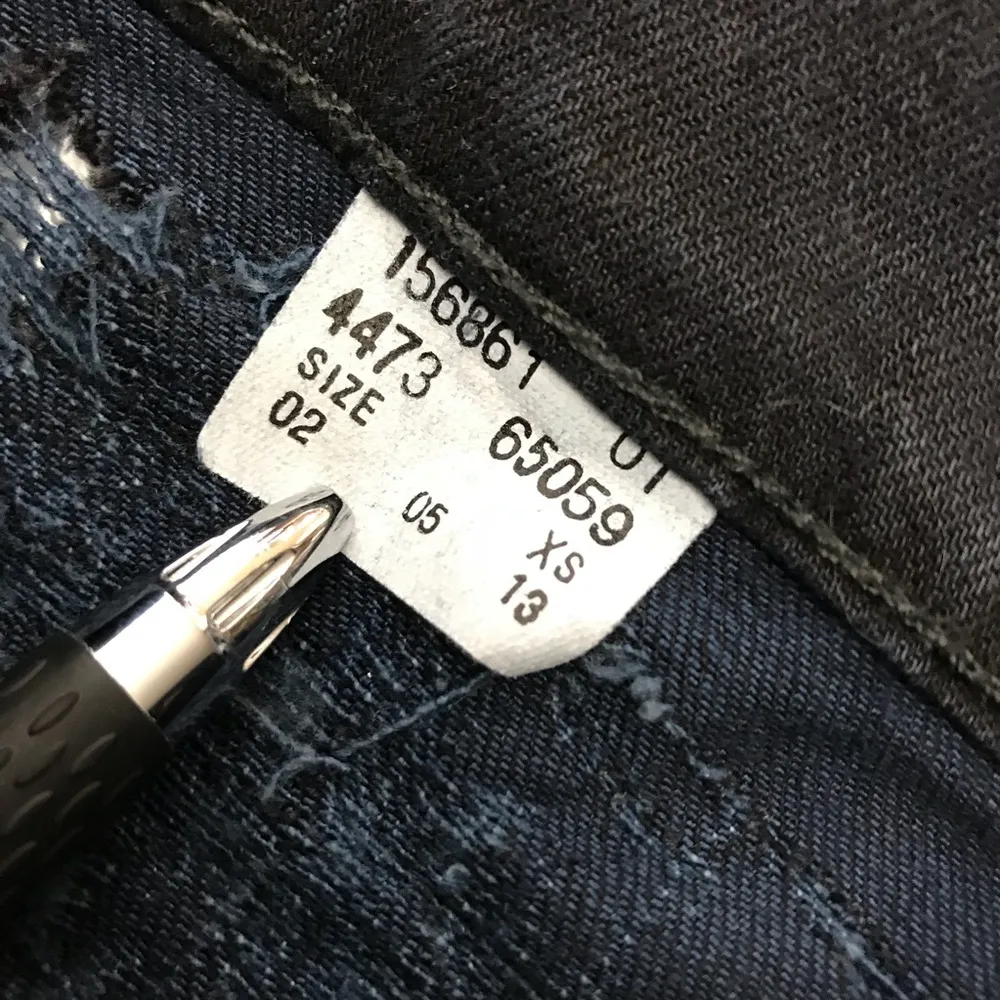 🌴Levi’s Womens Distressed Dark Denim Vest Size XS - Image 9