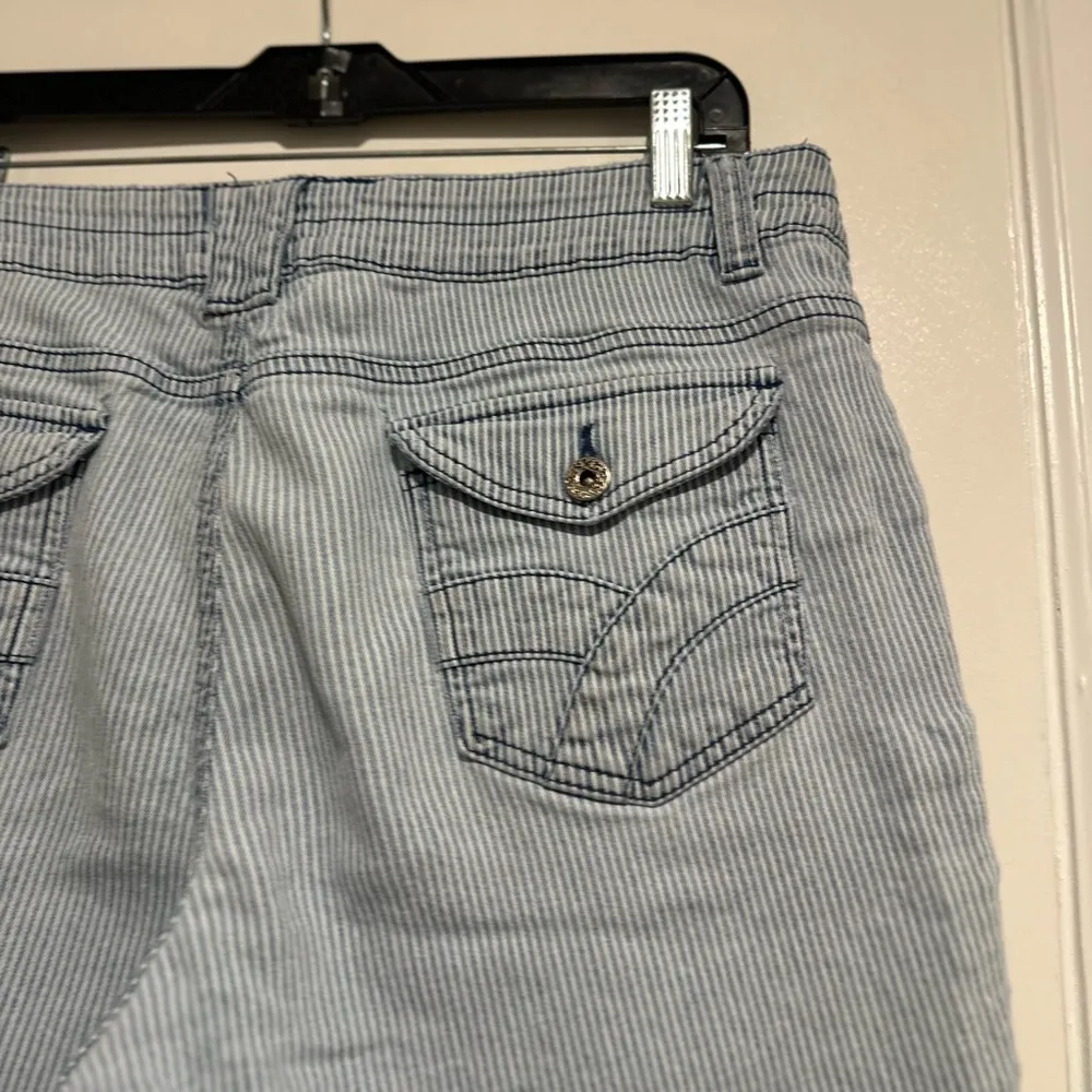 Westport Women’s Sz:16 Blue & White Mini Vertical Stripe Walking Bermuda Shorts. - Image 11