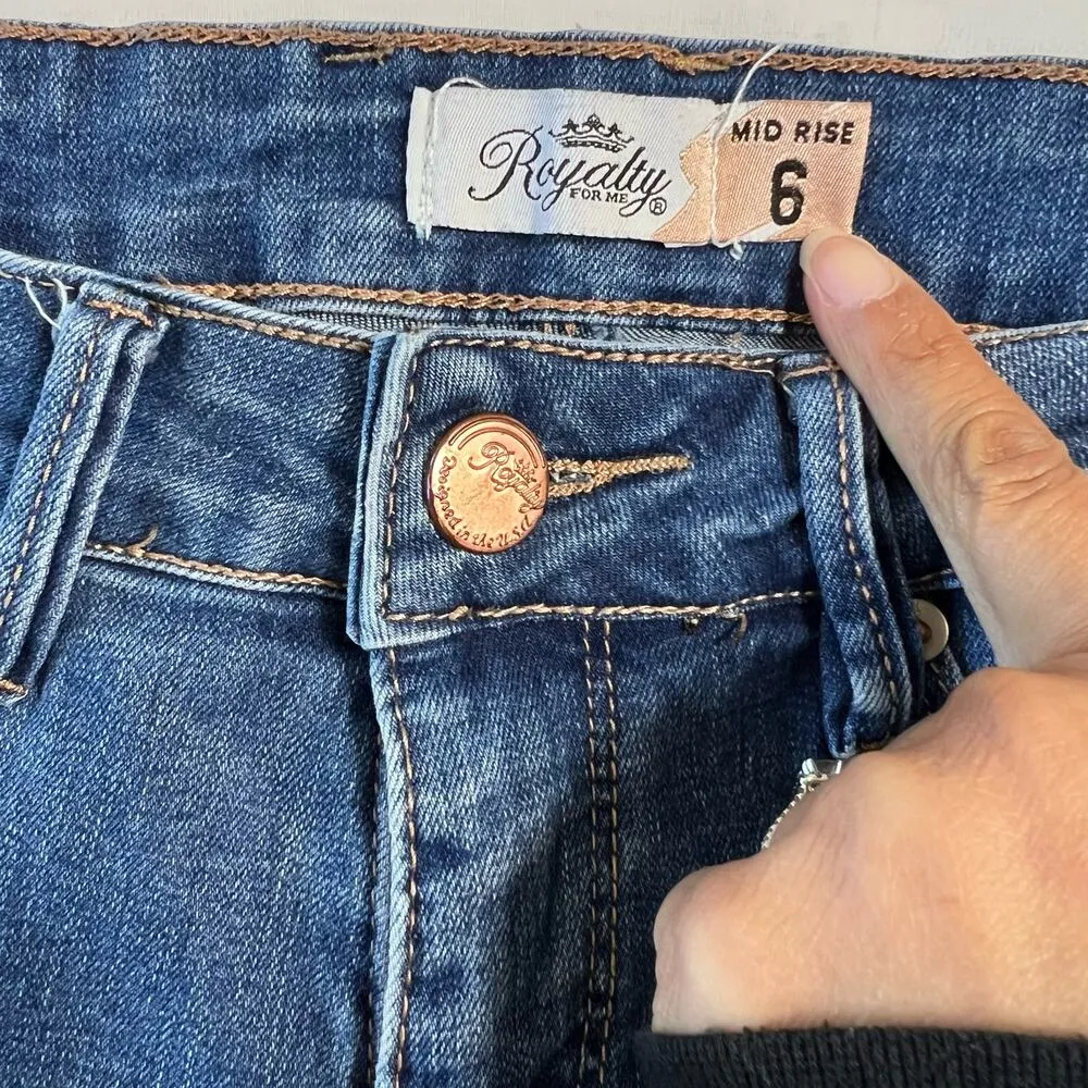 Royalty For Me Women's 6 Midrise Boho Embroidered Jeans Medium Wash - Image 3