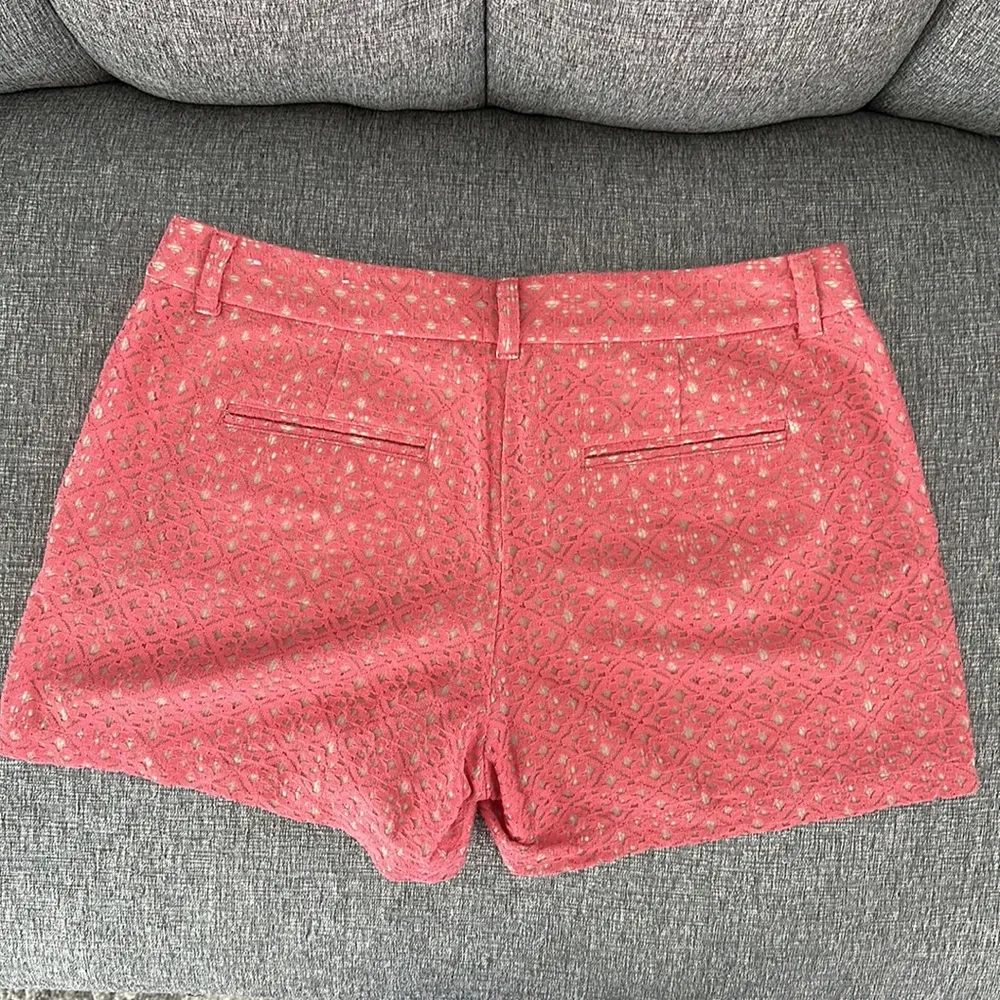 Loft Shorts Women Coral Mid Rise Floral Lace Flat Front Zip Closure Size 8 - Image 6