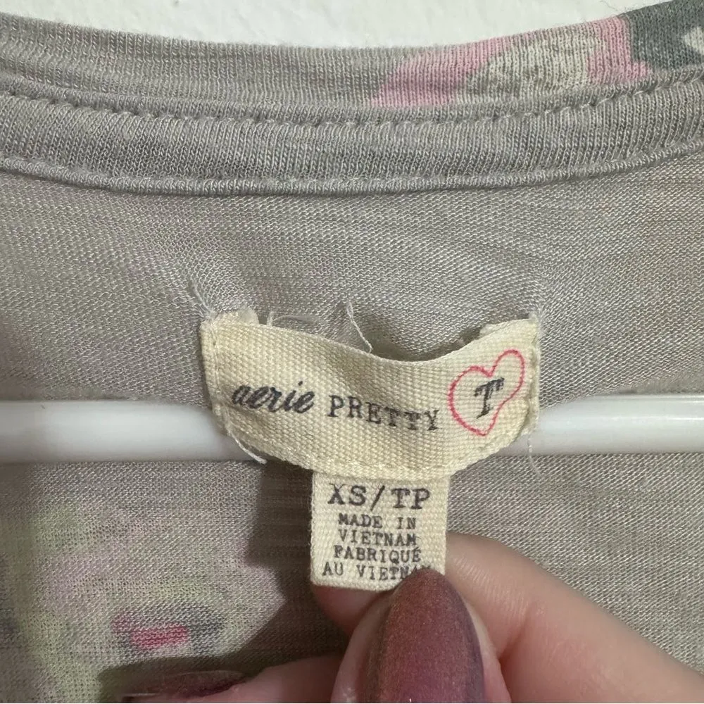 pastel gray floral short sleeve Pretty T, lightweight, size XS - Image 3