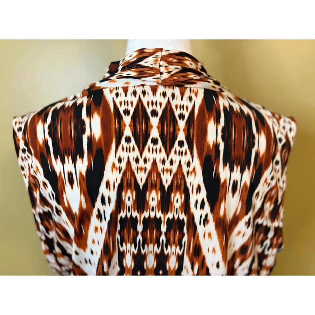 Calvin Klein Sleeveless V-Neck Blouse Aztec Print Size Medium - Image 7