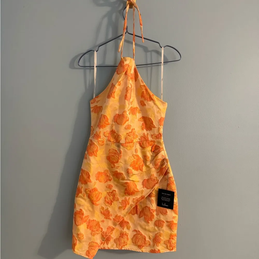 NWT lulus halter top mini dress orange and yellow size XS - Image 2