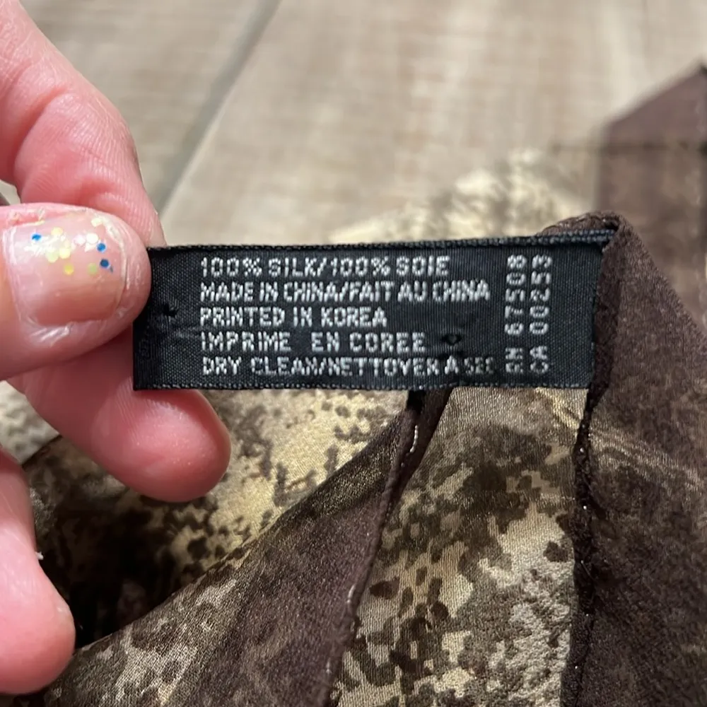 Ellen Tracy 100% silk square scarf - Image 6