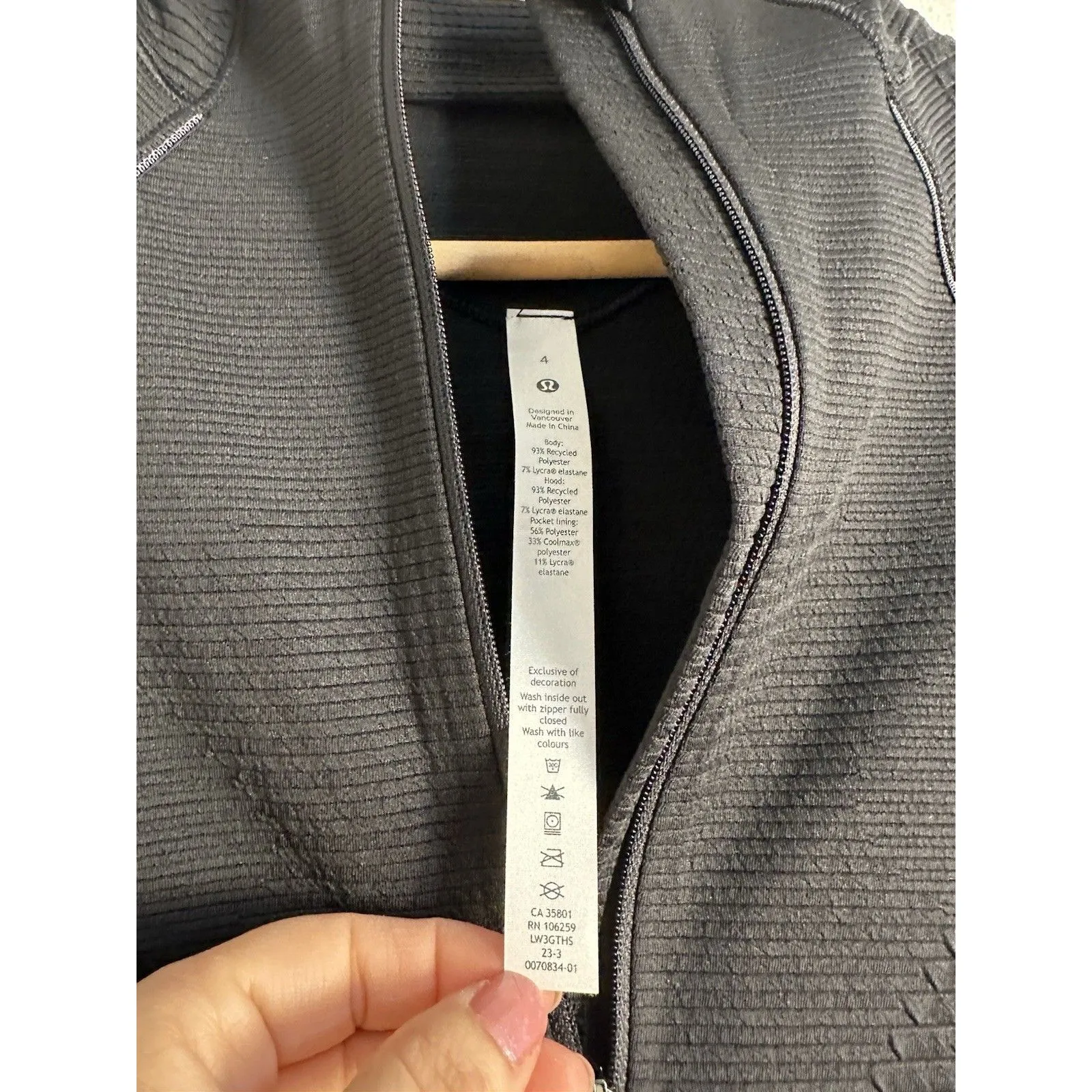 Lululemon Ventscape Hooded Balaclava Long Sleeve Size 4, Black 1/2 Zip Running - Image 3